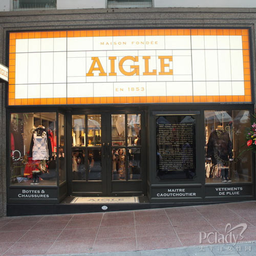 AIGLE经典蓝靴复刻 中环全新概念店开业