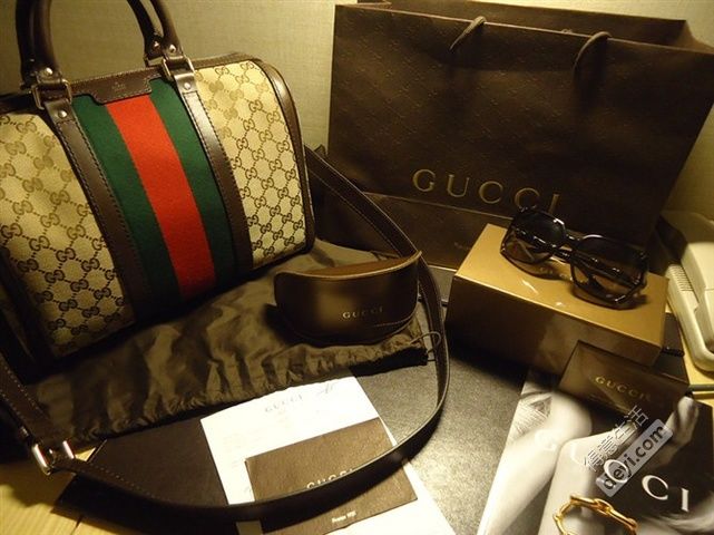 香港购物尽在买包包 PRADA，GUCCI，FENDI等