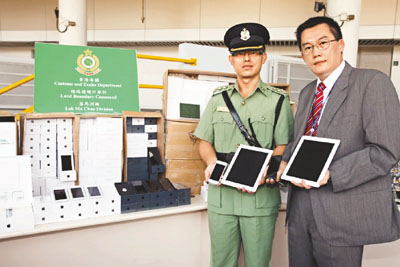 香港查获变招走私案柜车检获277部iPhone5