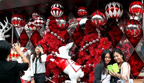 香港圣诞节彩饰吸引游港旅客