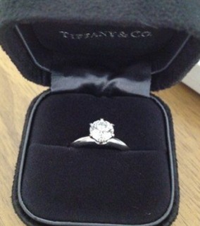 香港纯购物 tiffany1克拉钻戒+浪琴金表+Prada等