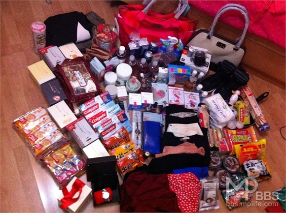 圣诞香港撒万元购物，行李超重被罚款