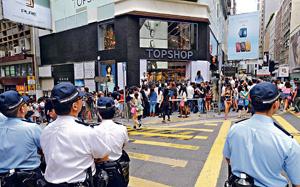 香港Topshop开幕 粉丝迫爆中环头位排队逾10小时