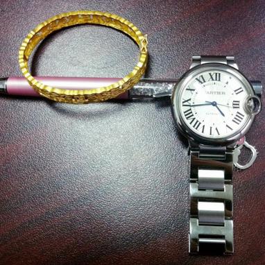 香港购物归来 收卡地亚蓝气球、周生生梵文手镯、各种化妆品