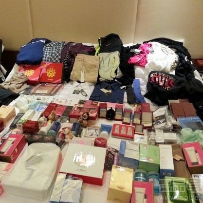 婚前香港购物10万败11盒金饰钻戒