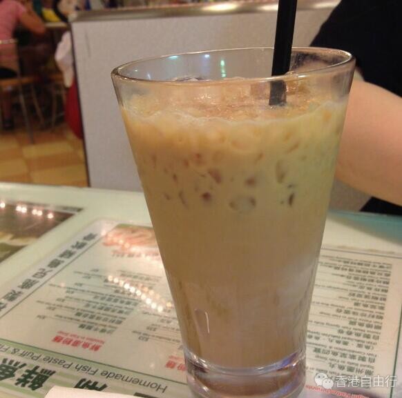 香港美食推介：老字号翠华茶餐厅喜欢的菜（奶茶、鱼蛋河粉、冰火菠萝油）