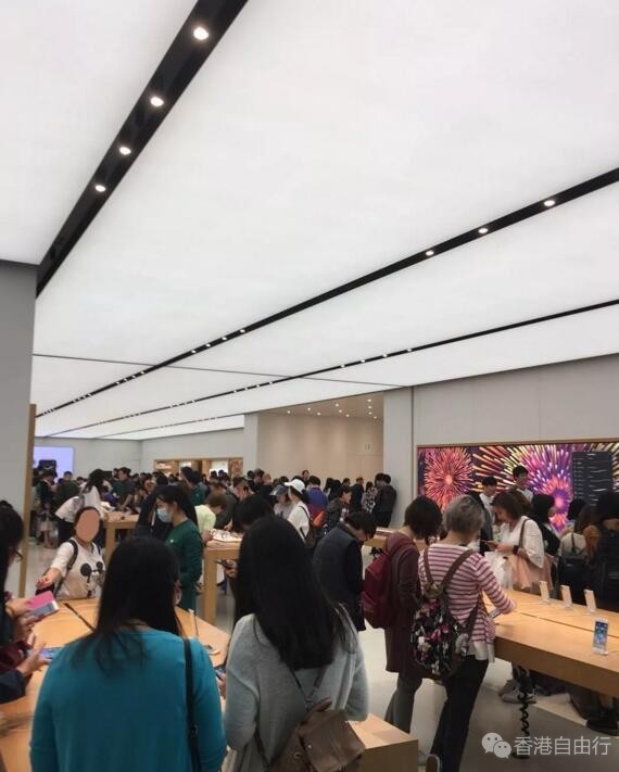 香港晒货：苹果专卖店iPhone、iPad店内最新价格实拍~