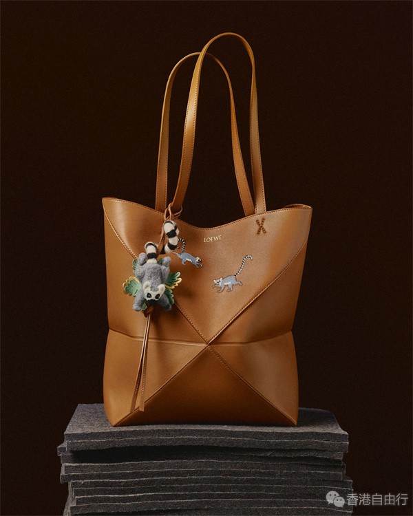 LOEWE_SS24_PRECO_GIFTING_STILL_LIFE_RGB_CROPPED_4X5_20_1.jpg