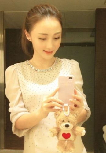 组图: 姚笛微博 晒自拍 被网友评论神似angelaba