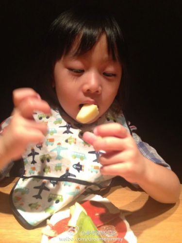 人气萌宝Kimi林嘉荣 个人档案   林志颖 萌爸信件