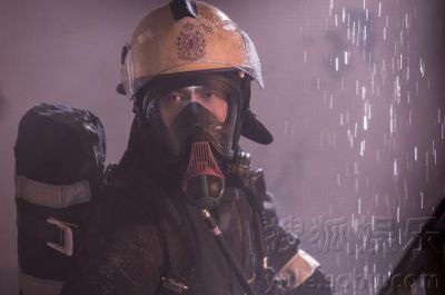 谢霆锋钟汉良刘德华吴彦祖 男星制服诱惑拼魅