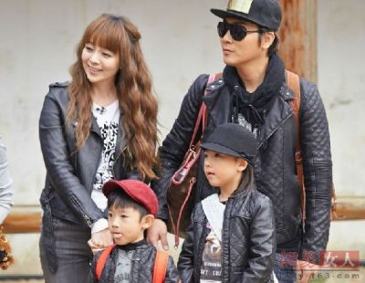图集:小S<em>女儿</em>被骂很土 星二代们长相萌实力比